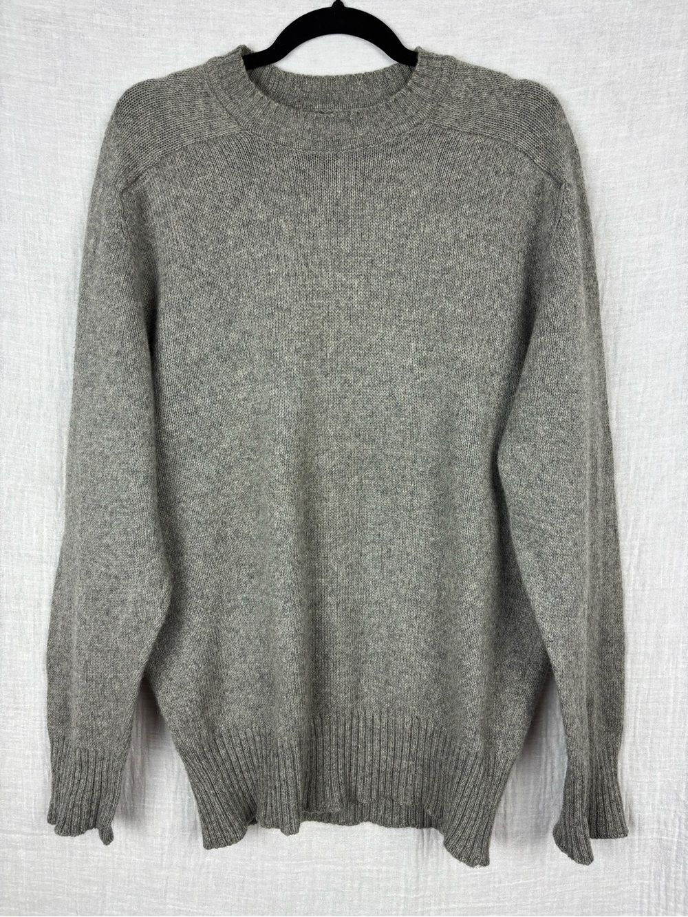 Kennington Vintage Wool Blend Crewneck Gray Sweater with Ribbed Cuffs